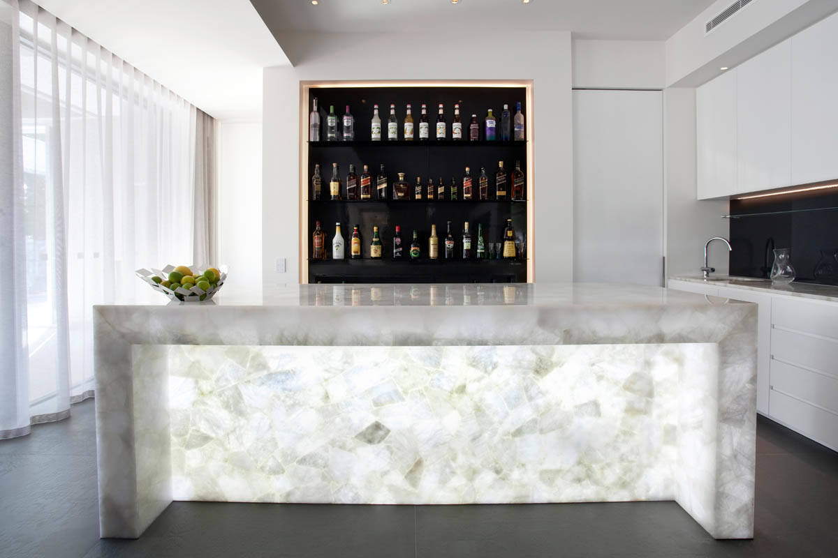 Bar ốp đá Onyx trắng - Nhà bác Thành