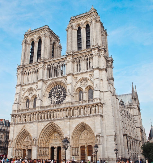 Những bức tường đá tự nhiên của nhà thờ Đức Bà ở Paris dường như đã chịu được ngọn lửa địa ngục