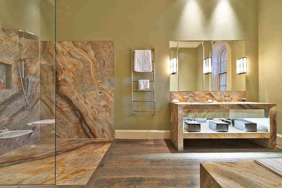 Phòng tắm với đá tự nhiên